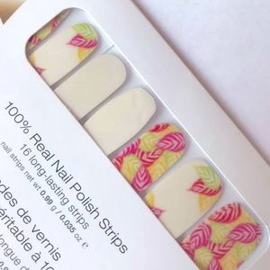 Color Street Nails, Retired set
Bundle and save on shipping per set! 5/$25